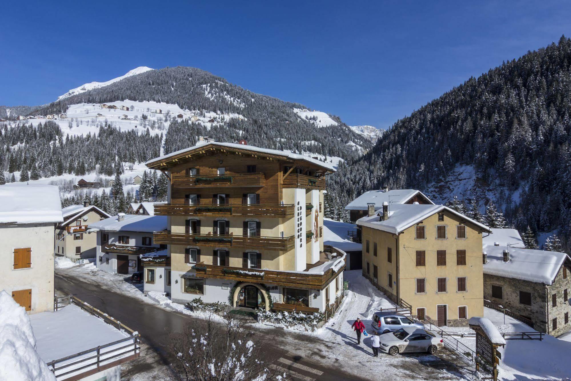 Digonera Historic Hotel B&B Rocca Pietore Exteriör bild